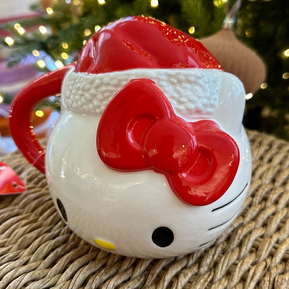 Hello Kitty Christmas Santa hat mug - Picture 2 of 7